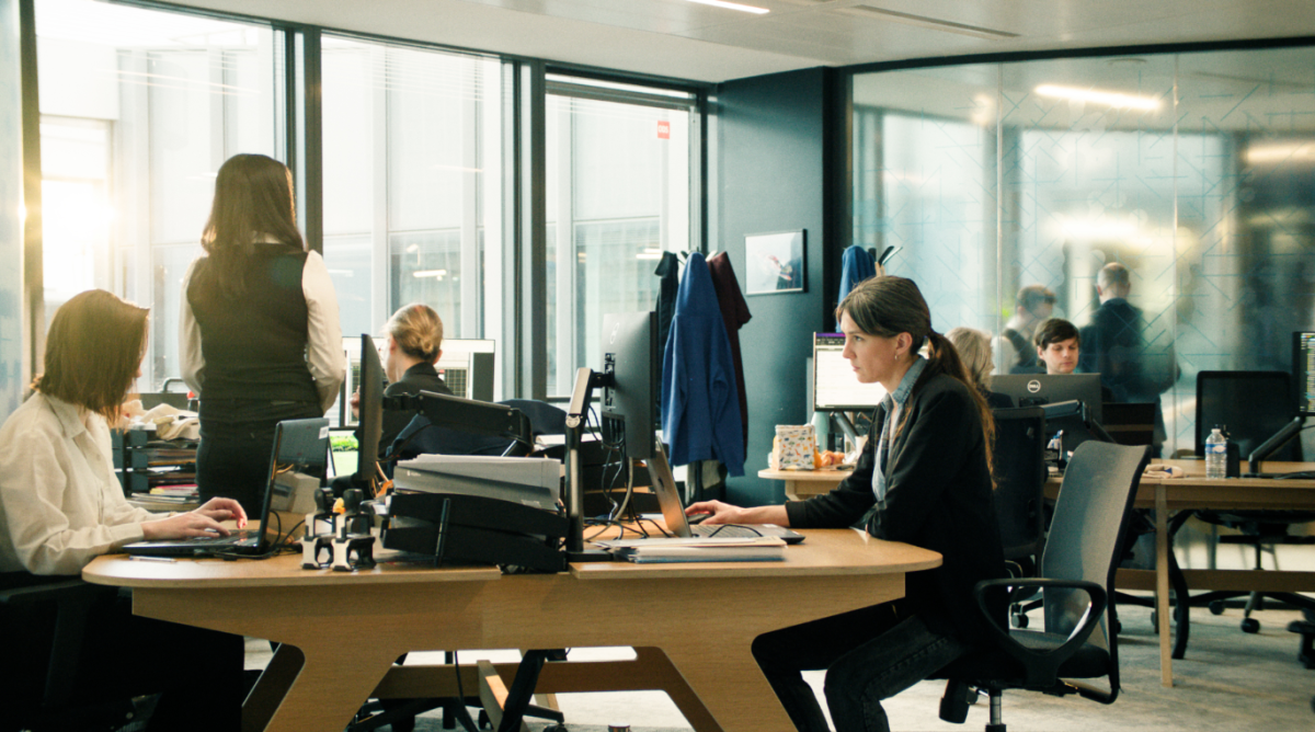 2025 戛纳企业媒体与电视奖 金奖《遭受攻击》（UNDER ATTACK）